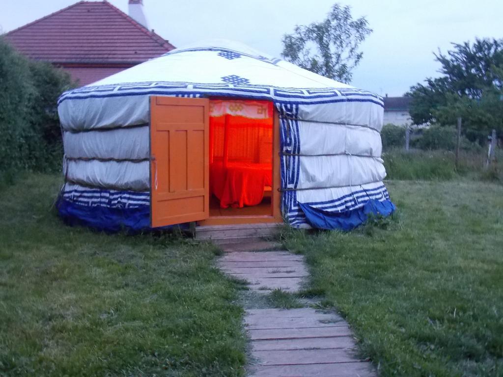 Yourte Mongole Huriel Exterior photo